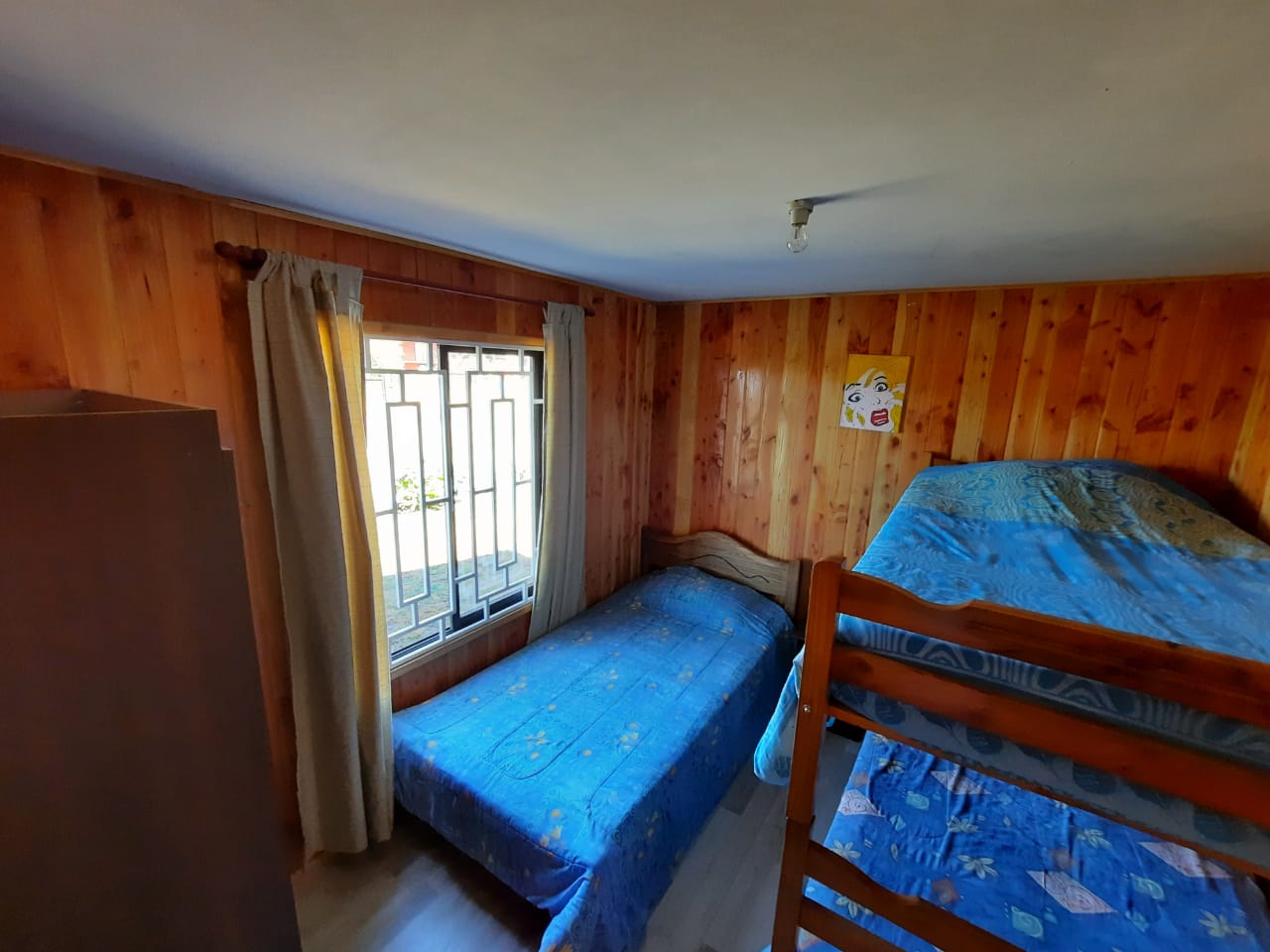 Dormitorio con literas