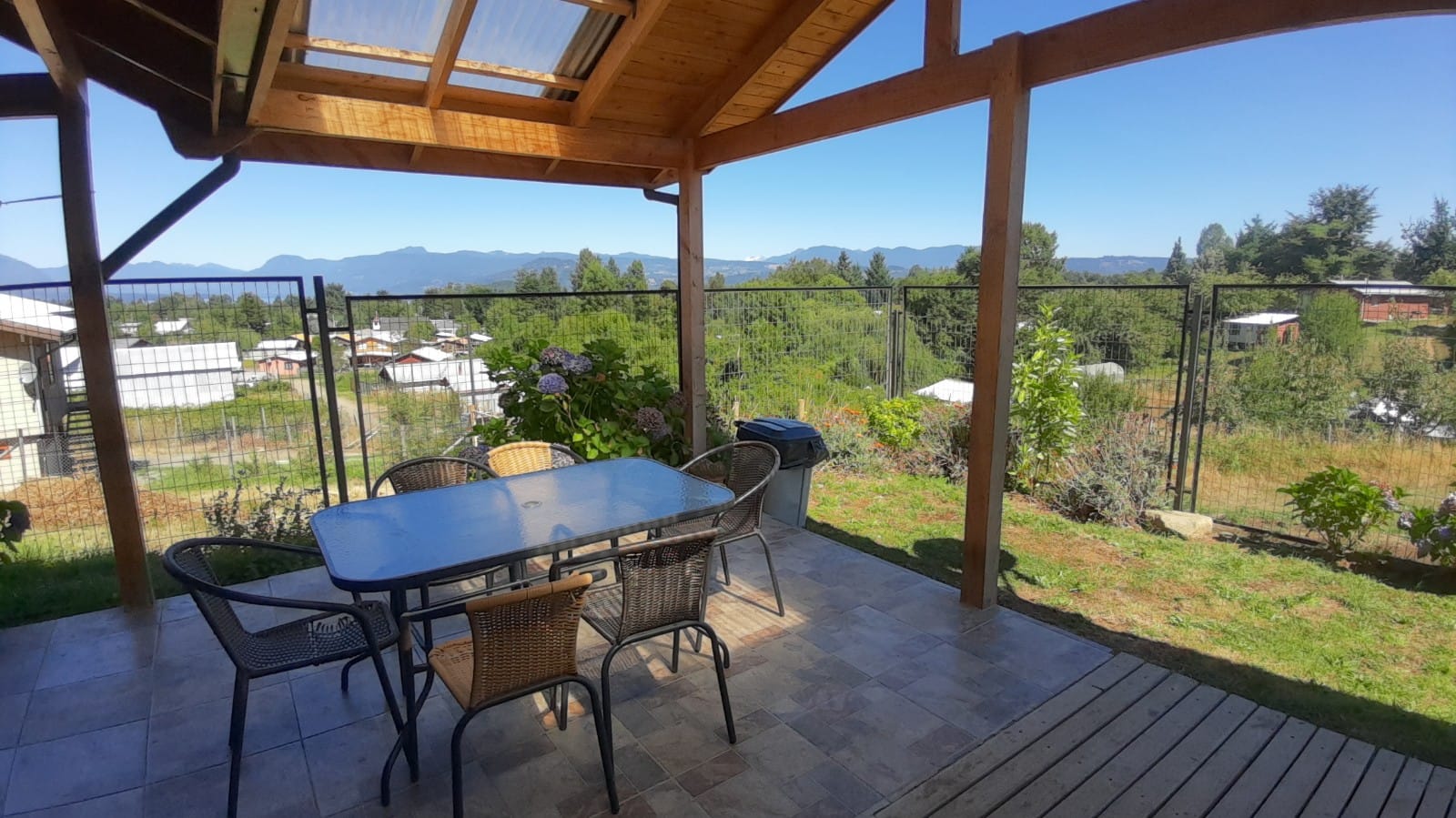 Terraza de Cabañas BETA con vista a la cordillera en Lican Ray