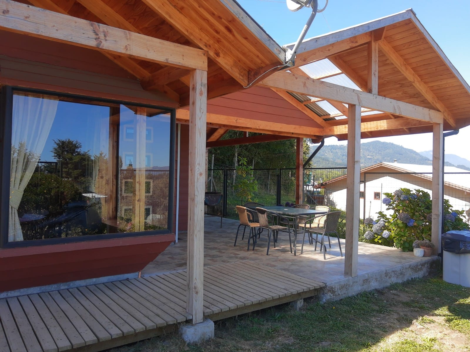 Terraza de la cabaña para 6 personas con vista a la cordillera